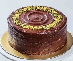 4 ile 6 kişilik kişilik Klasik sade çikolatalı fıstıklı yaş pasta Doğum günü pastası Şanlıurfa pasta